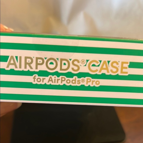 XO Poppy | Laguna Beach 🏝️ AirPods Pro Case - Picture 3 of 4